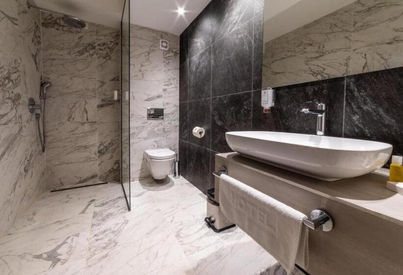 اتاق لوکس یک تخته, Berane