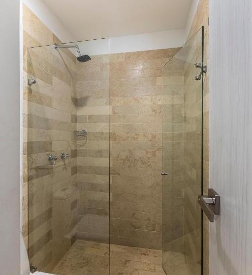Quarto Estandar, Madeiro