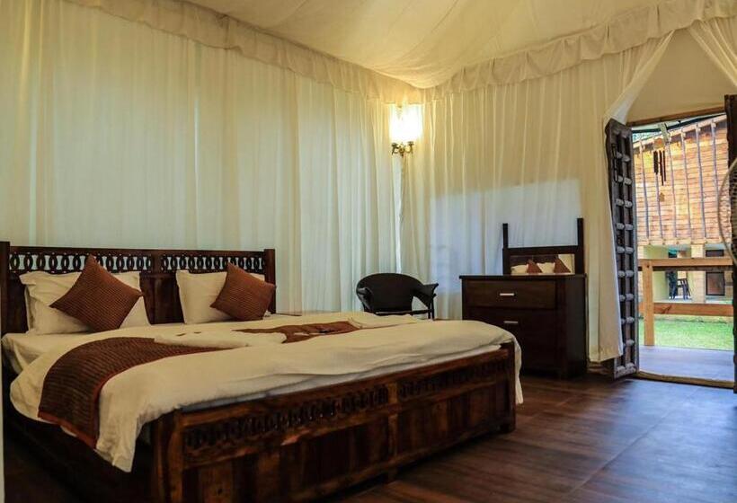 چادر با خدمات رفاهی استاندارد, Coconut Beach Farm