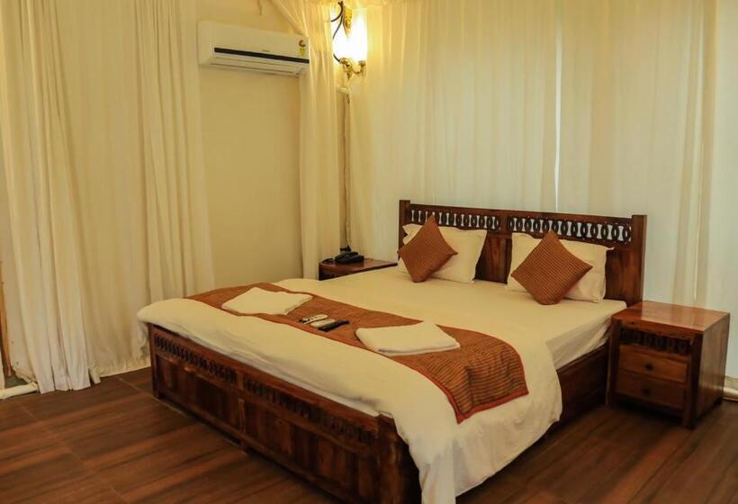 چادر با خدمات رفاهی استاندارد, Coconut Beach Farm