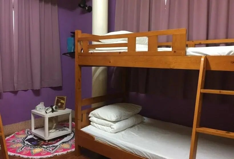 تختخواب در اتاق مشترک, Housenandoor