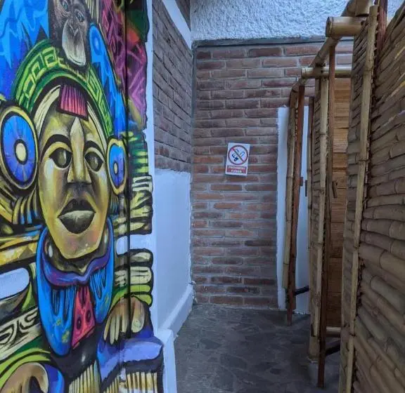 ルームシェアのワンベッド, Mano A Mano Eco Hostal