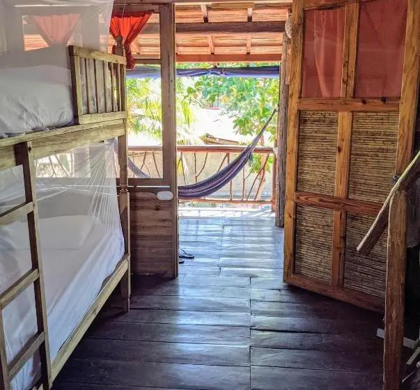 オーシャンビューデラックススイート, Mano A Mano Eco Hostal