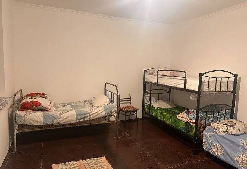 اتاق اکونومی, Sovet Hostel