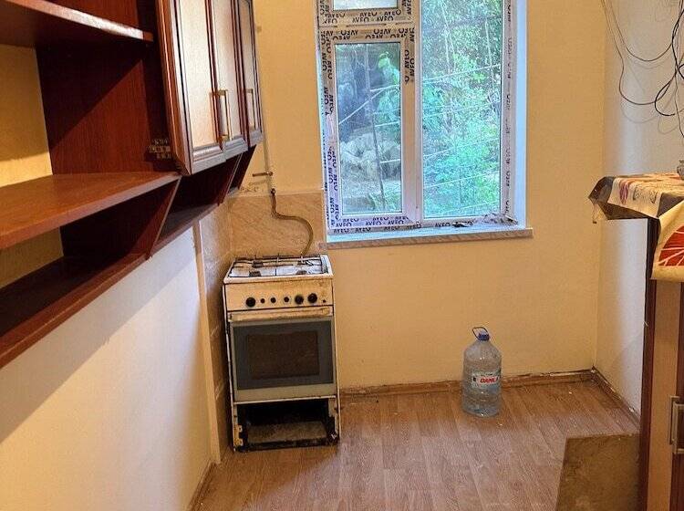 اتاق اکونومی, Sovet Hostel