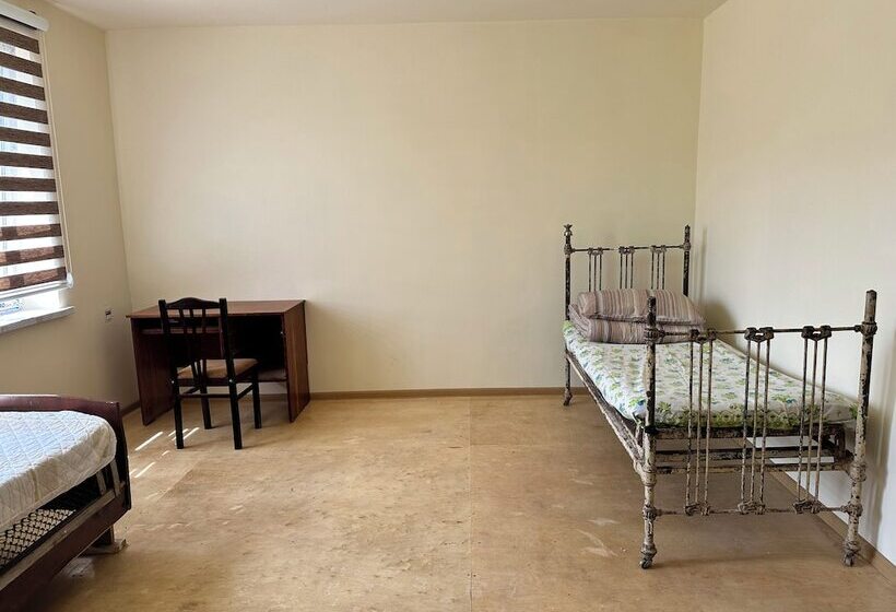 اتاق اکونومی, Sovet Hostel