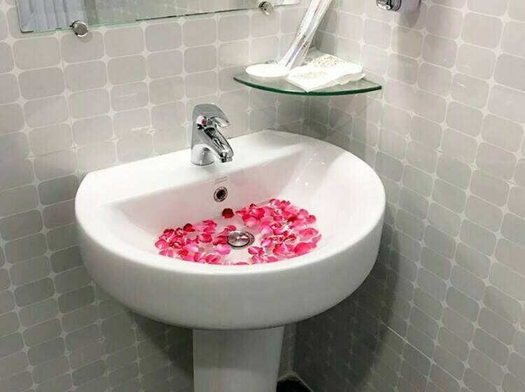 اتاق سوپریور, The Hotel Mawtin