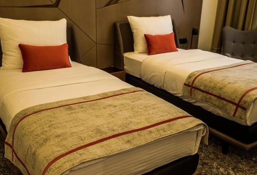 غرفة سوبيريور, Austria & Bosna