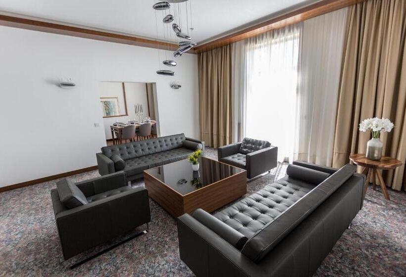 جناح رئاسى, Austria & Bosna