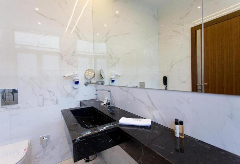 جناح رئاسى, Austria & Bosna