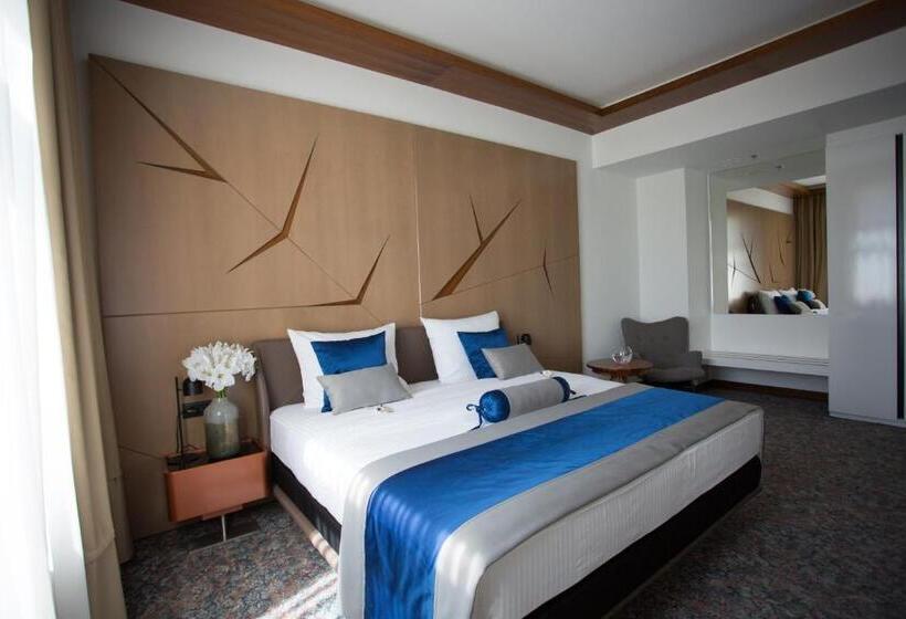 جناح رئاسى, Austria & Bosna