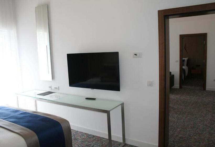 جناح غرفتين نوم, Austria & Bosna