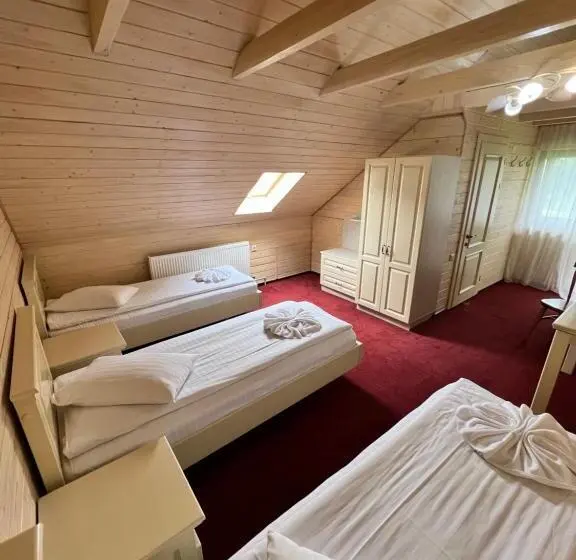 Standard Kolmen Hengen Huone, La кrechunu