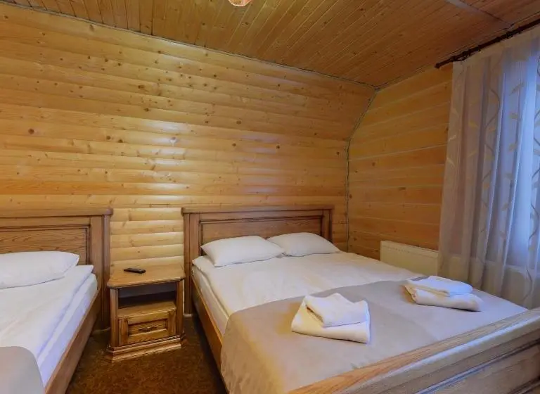 Standard Kolmen Hengen Huone, La кrechunu