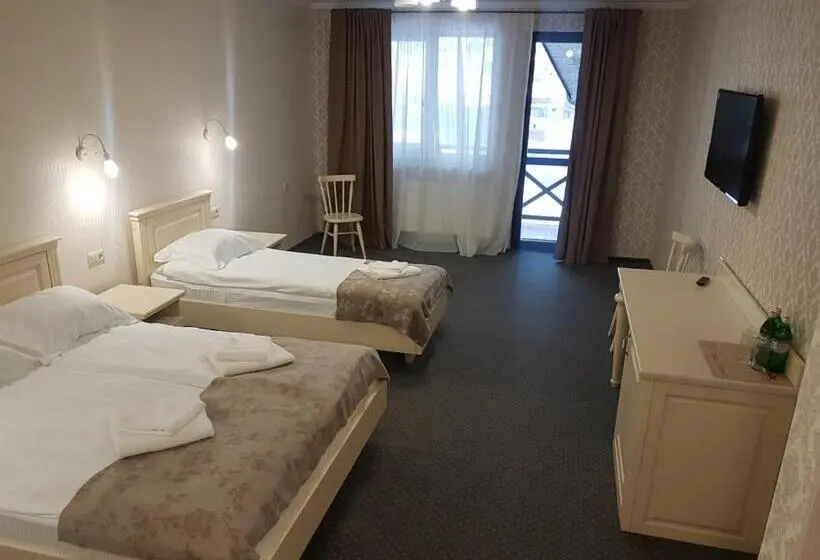 Superior Kolmen Hengen Huone, La кrechunu