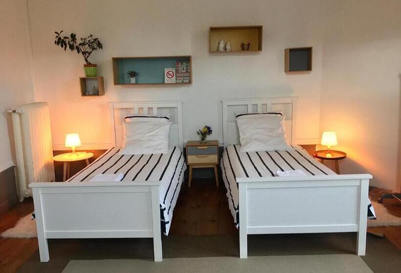 标准三人间, La Maison De Famille