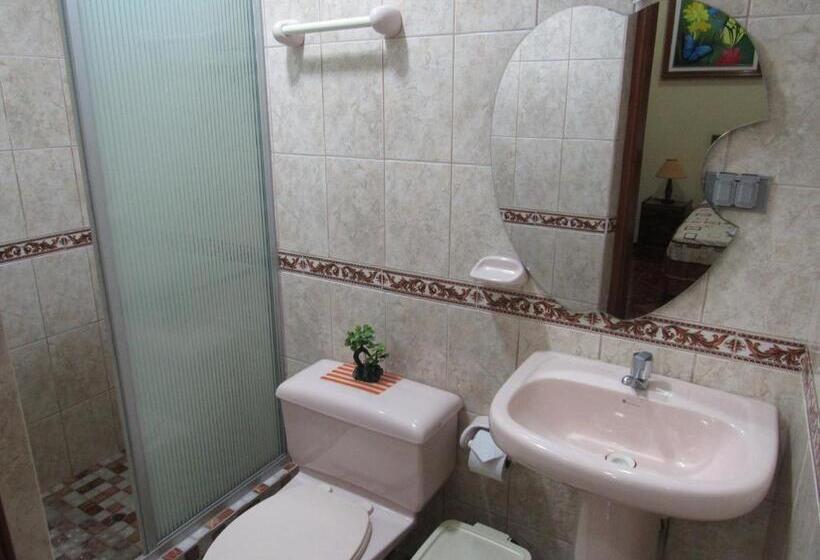 اتاق ساده سه نفره, Alojamiento El Cardenal