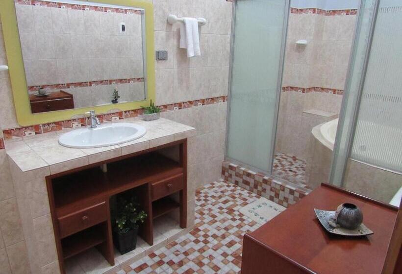 سوییت جونیور, Alojamiento El Cardenal