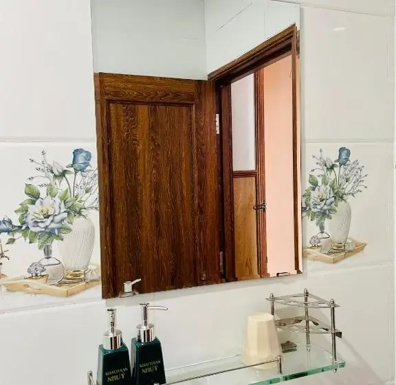 اتاق استاندارد چهارنفره با بالکن, Nhu Y