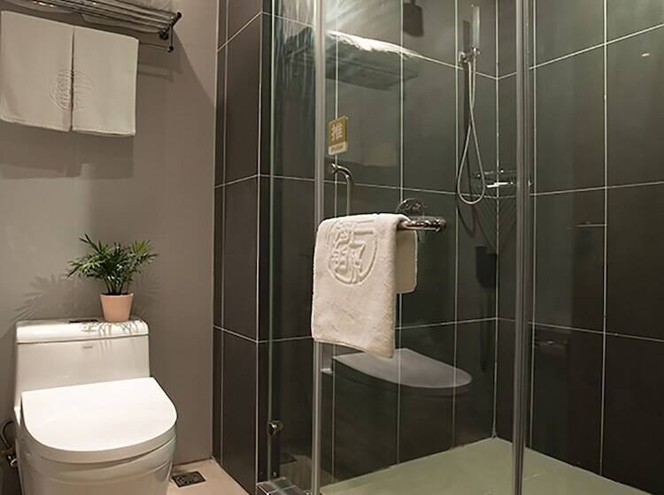 Standart Oda, Shanghai Deco Hotel Free Shuttle Bus From Pudong Airport And Disneyland