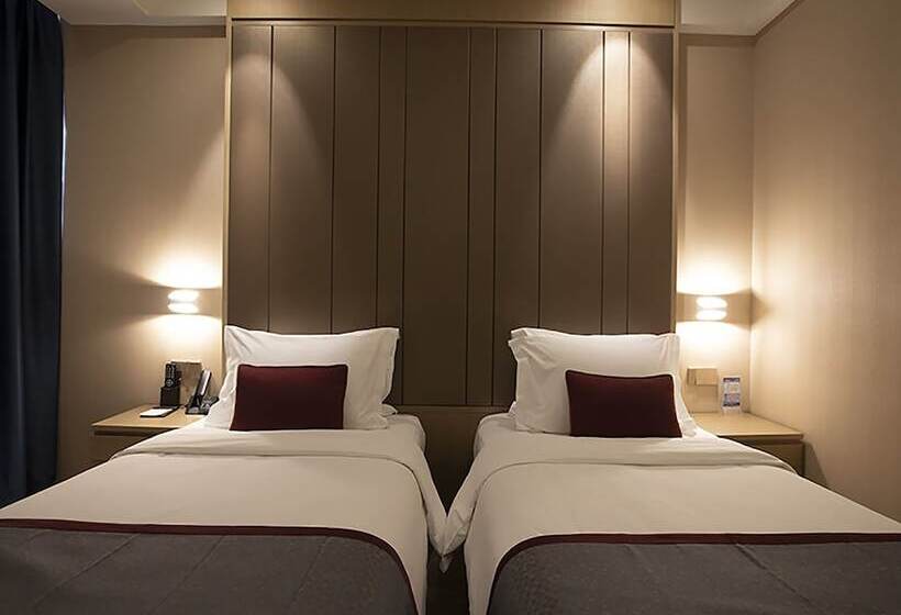 Standart Oda, Shanghai Deco Hotel Free Shuttle Bus From Pudong Airport And Disneyland