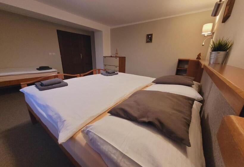 חדר קומפורט לשלושה, Starý Mlýn