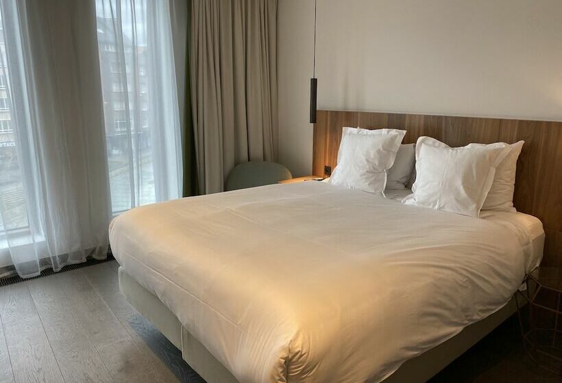 デラックスルーム, The Fourth  Tafelrond