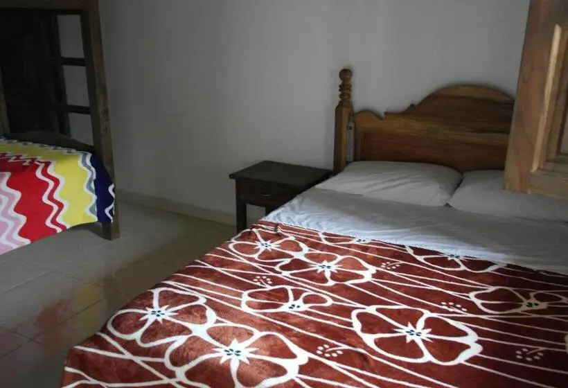 اتاق سوپریور خانوادگی, Sergeant Pepper S Hostel