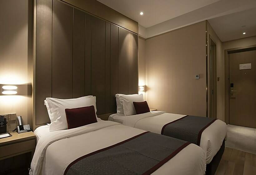 Standart Oda, Shanghai Deco Hotel Free Shuttle Bus From Pudong Airport And Disneyland