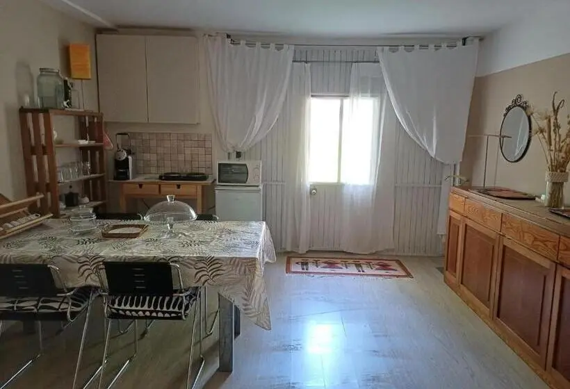 Standard Kolmen Hengen Huone, Home Meditamondo