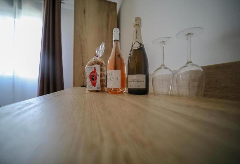 Семейный Номер, L'escale