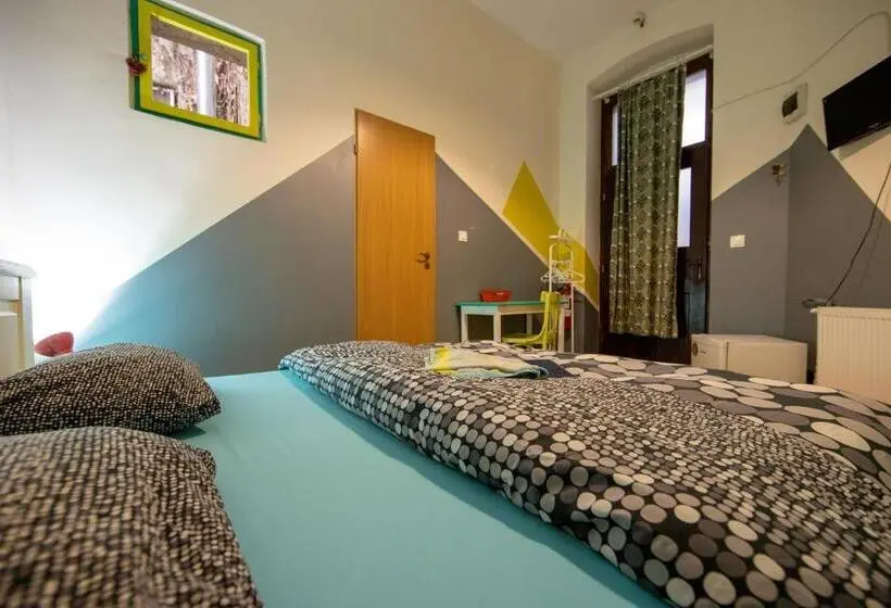 Chambre Basic, Hostel Cornel