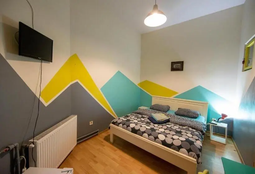 Chambre Basic, Hostel Cornel