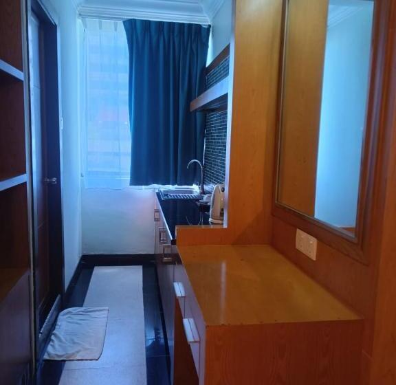 اتاق لوکس با تخت بزرگ, Fratini S Hotel Labuan