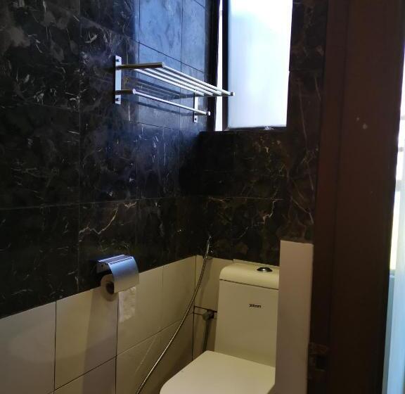 اتاق لوکس با تخت بزرگ, Fratini S Hotel Labuan