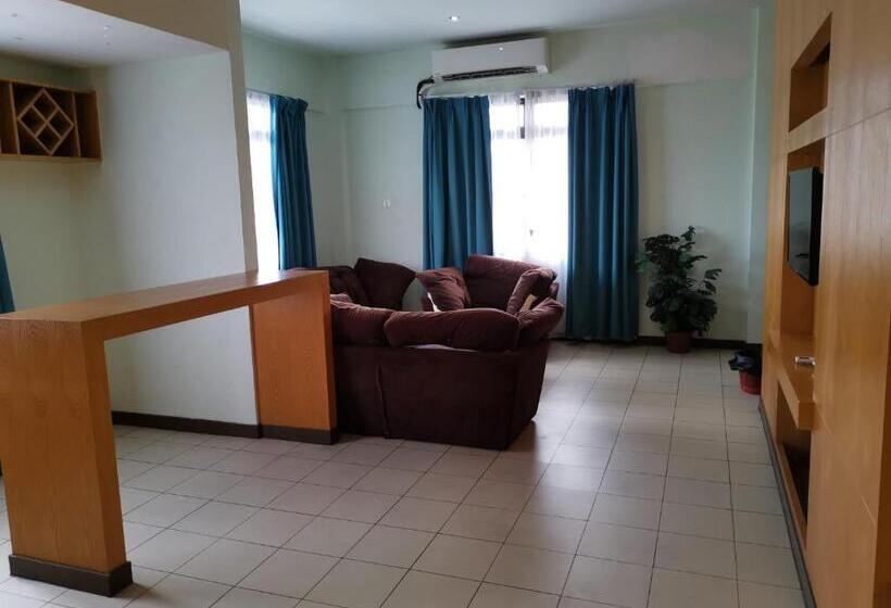 اتاق لوکس خانوادگی, Fratini S Hotel Labuan