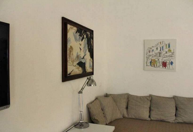 اتاق لوکس سه تخته, Attico Luxury B&b