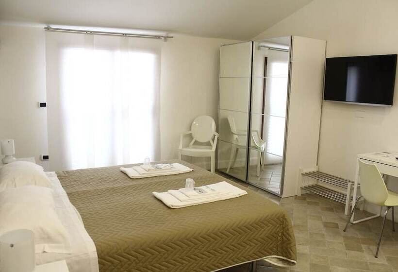 اتاق لوکس سه تخته, Attico Luxury B&b