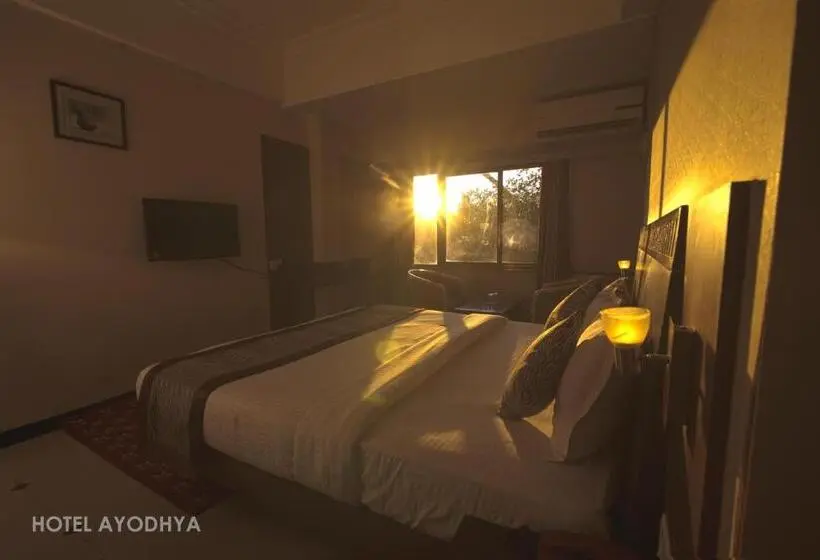 Delüks Oda, Ayodhya