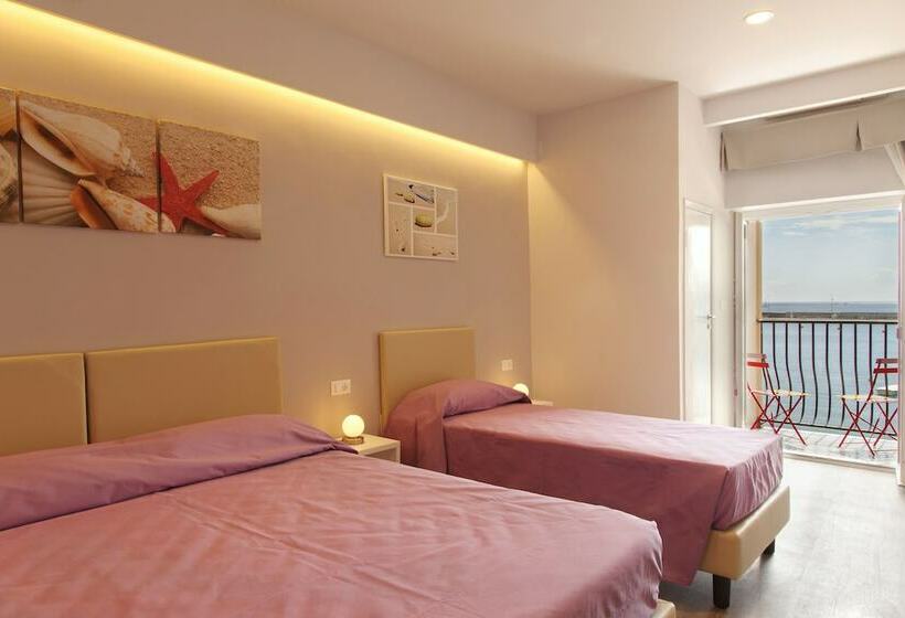 Четырехместный Номер Стандарт Вид на Море, L'approdo