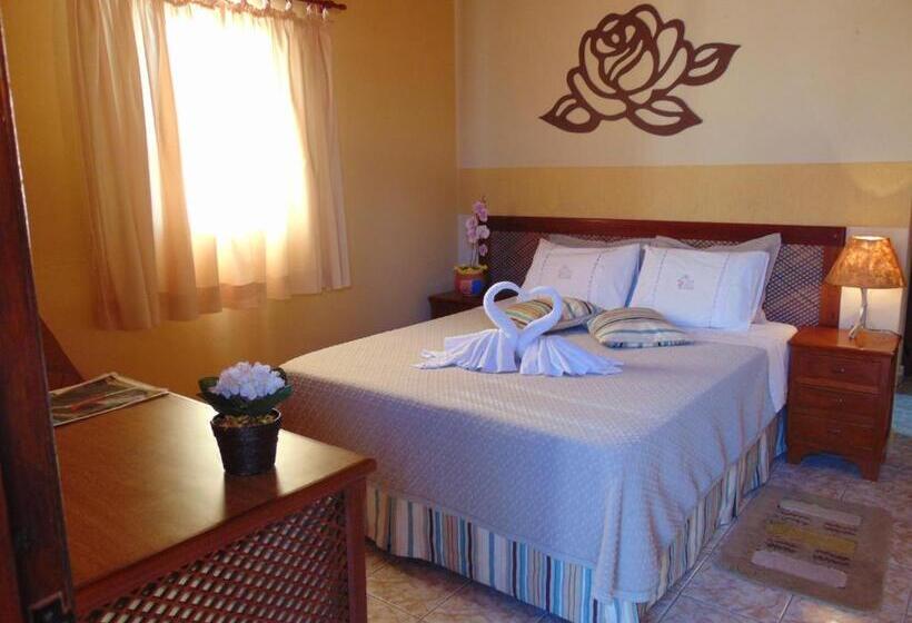 3 Bett Standardzimmer Poolblick, Pousada Villa Da Montanha