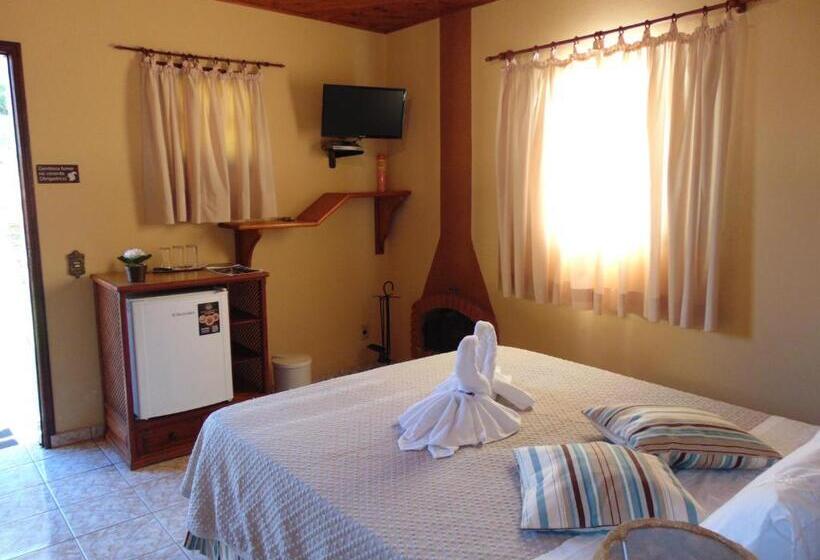 3 Bett Standardzimmer Poolblick, Pousada Villa Da Montanha