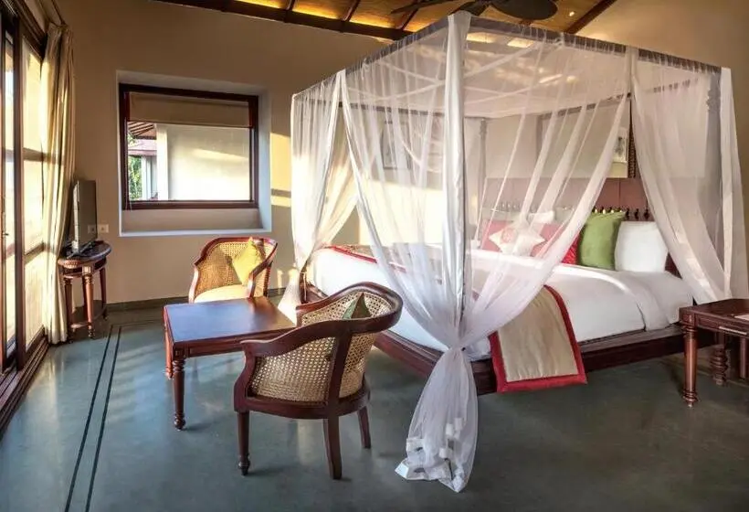キングサイズベッドのスーペリアルーム, Niraamaya Wellness Retreats Backwaters And Beyond Kumarakom