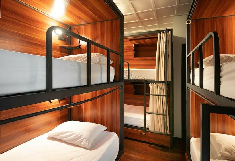 سرير فى غرفة مشتركه, Selina San Jose