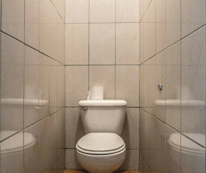 سرير فى غرفة مشتركه, Selina San Jose