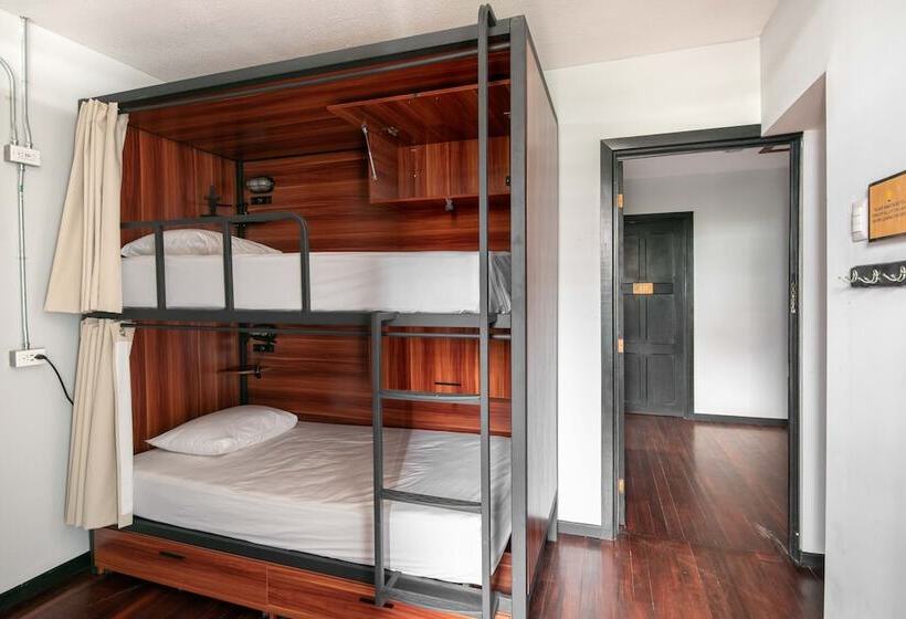 سرير فى غرفة مشتركه, Selina San Jose