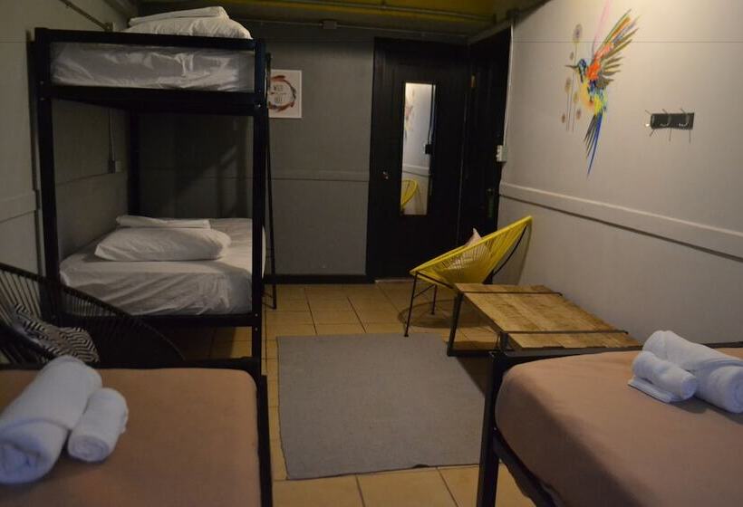 غرفة عائلية, Selina San Jose