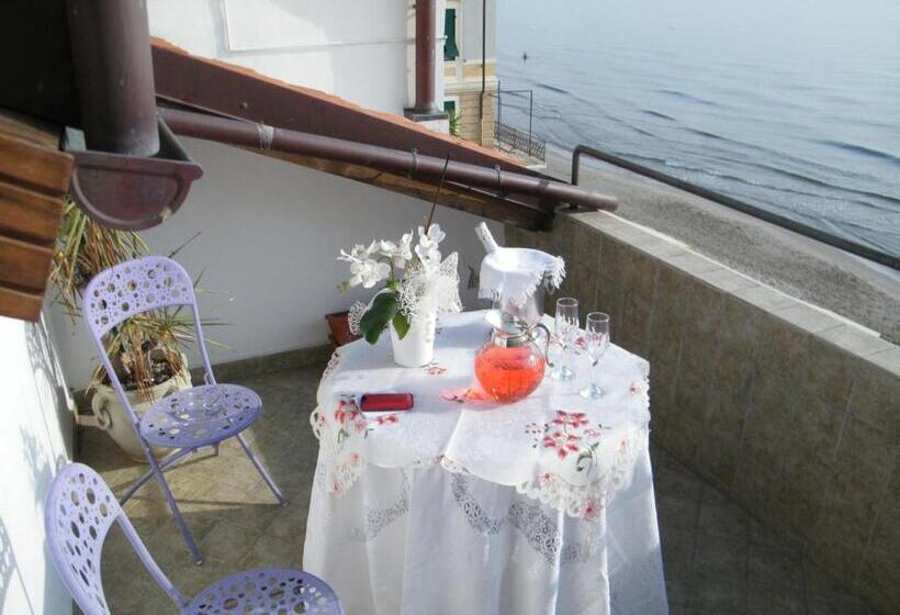 Номер Стандарт Вид на Море с Балконом, B&b Dagiueli