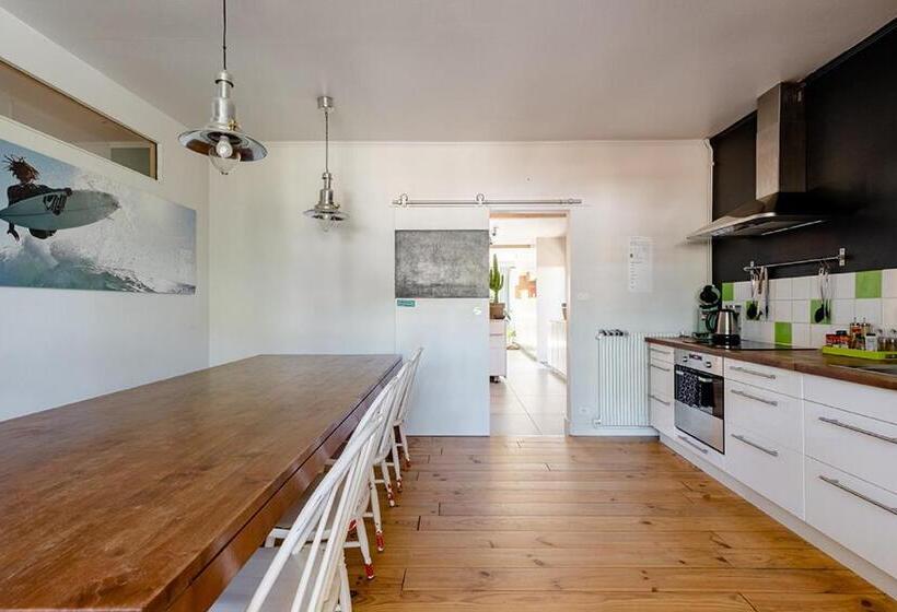 חדר משפחתי, Board 'n Breakfast