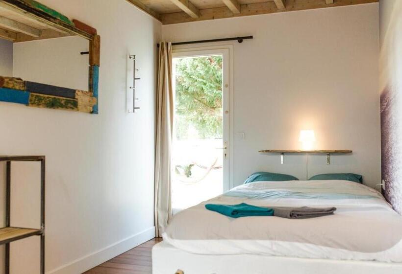 חדר סופריור לשלושה, Board 'n Breakfast